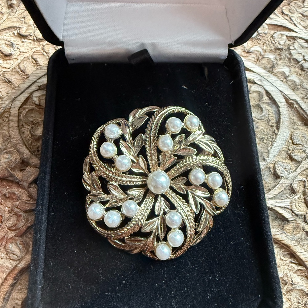 Vintage brooch with faux pearls